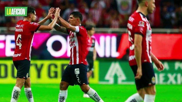 Aficionados de Chivas encaran a Alexis Vega en la CDMX