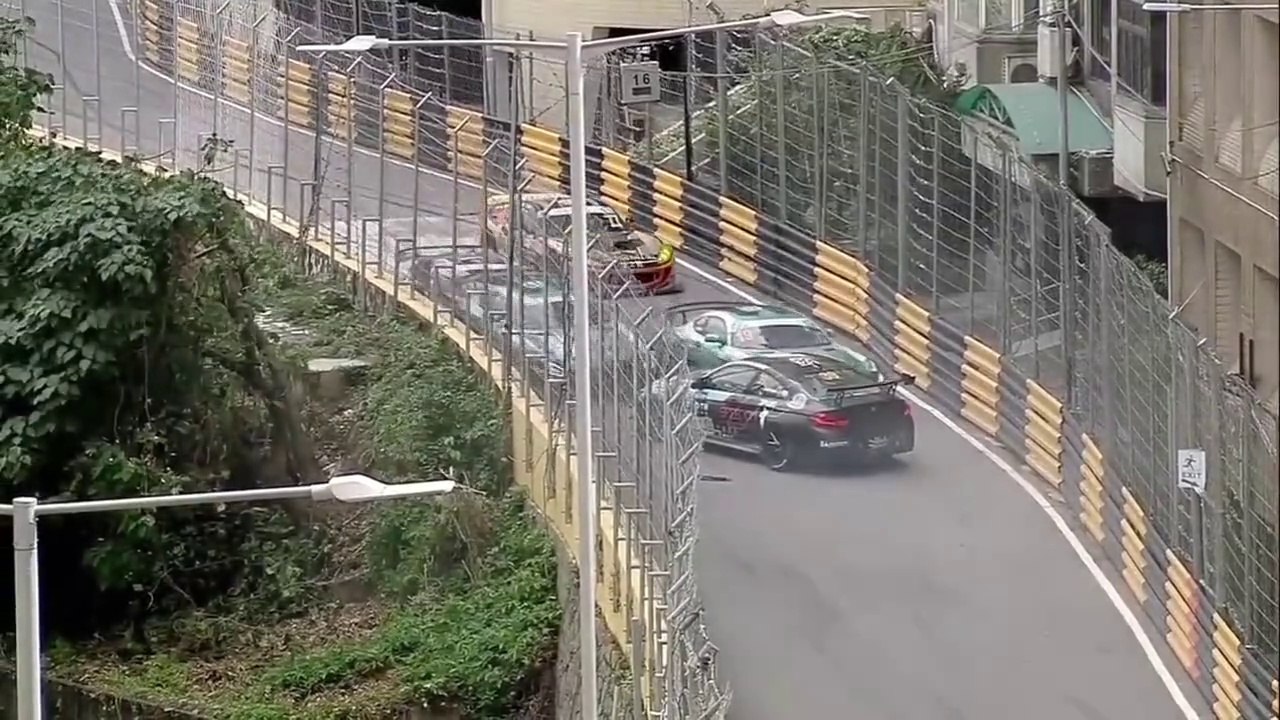 GT Cup GT4 Macau GP 2023 Race Tse and Cheung Big Crash Pile UP