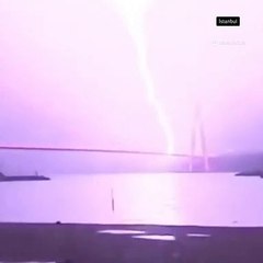 Yavuz Sultan Selim Köprüsü'ne yıldırım düştü