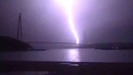 Yavuz Sultan Selim Köprüsü'nde yıldırım düşme anı kamerada