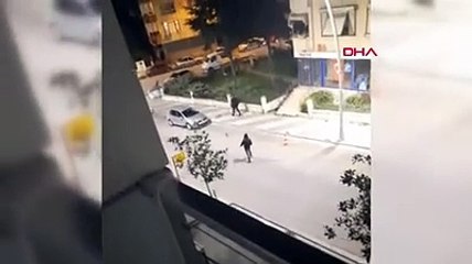 Büyükçekmece'de yoldan geçenlere palayla saldıran kişi serbest bırakıldı