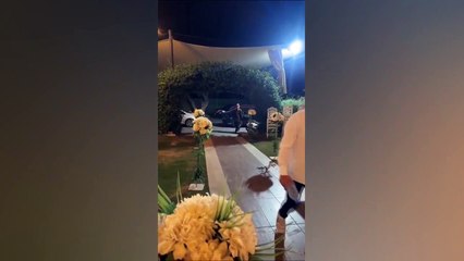 Vatandaşların Atatürk sevgisini kullanmaya devam ediyorlar! Düğünde para karşılığı davetlileri selamladı