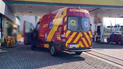 Homem é socorrido na Avenida Tancredo Neves após ter sido agredido no sábado