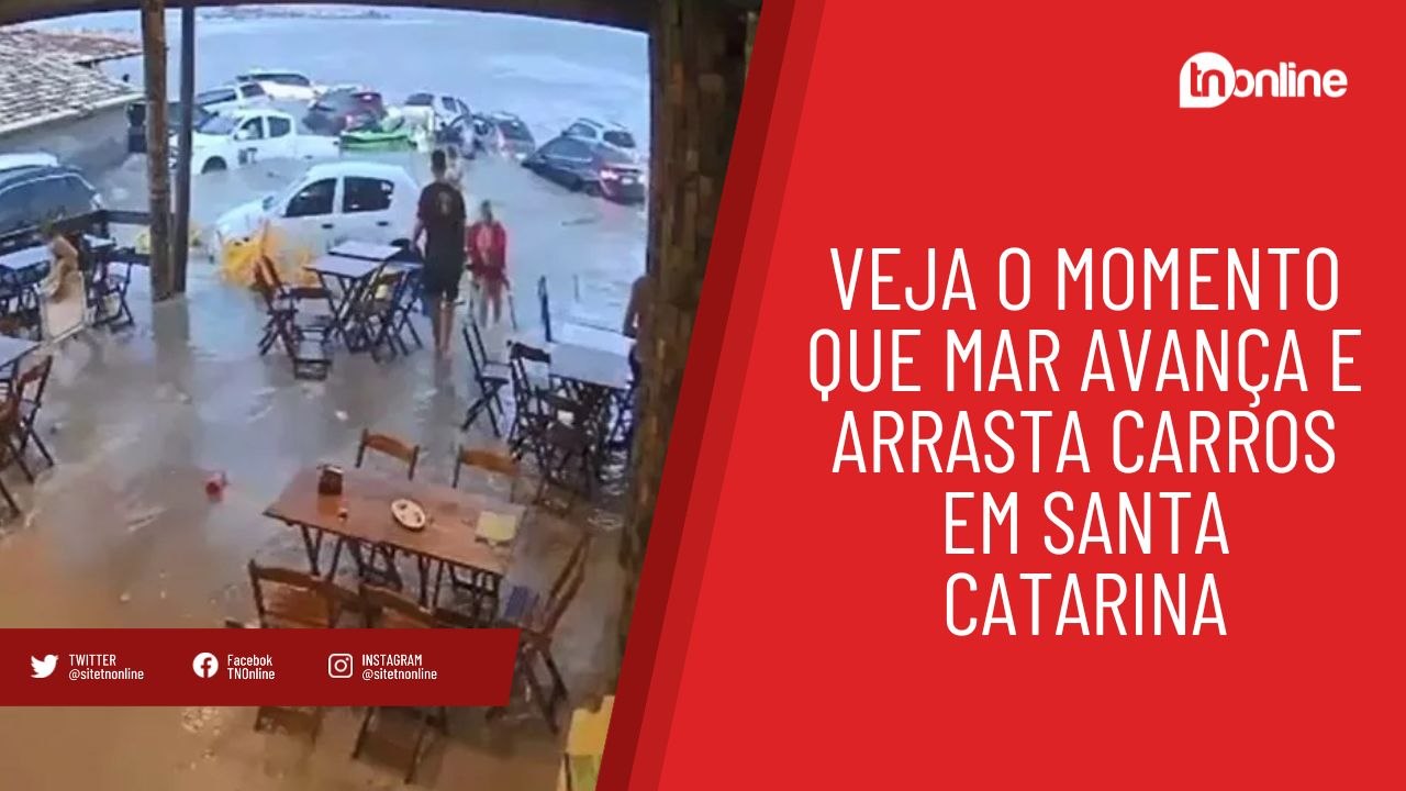 Veja o momento que mar avança e arrasta carros em Santa Cataria