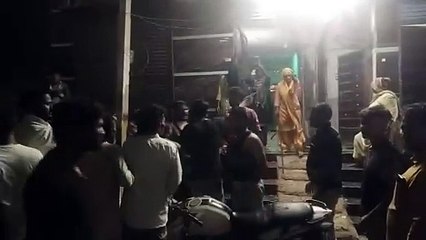 मुरैना में 800 देशी बम जब्त, जौरा में पटाखों के ऊपर पड़ोसी के घर हमला