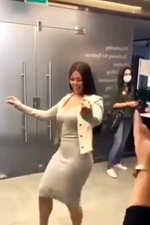 Dans eden Arap kızı.  dancing arabic girl