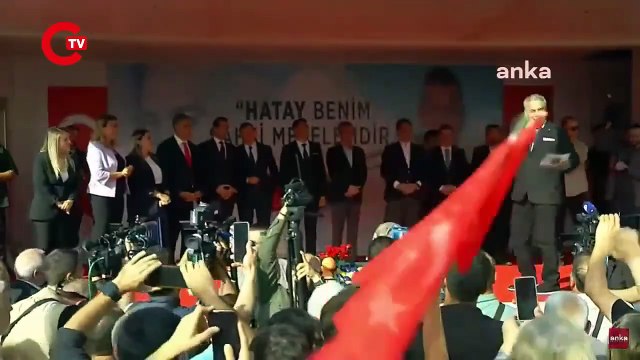 Özgür Özel, Erdoğan'ın sözlerini sıraladı: 'Al ananı da git diyor!'