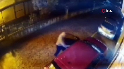 Bursa'daki iş merkezi yangını güvenlik kamerasına yansıdı