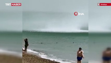 Lara Plajı'nda hortum paniği