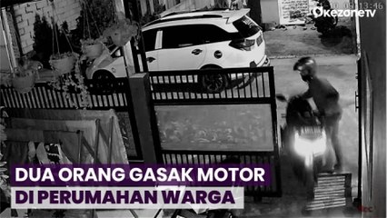 Terekam CCTV! Dua Orang Gasak Motor di Perumahan Warga