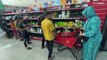 شاهد: رفوف خالية في المتاجر.. الفلسطينيون في غزة يعانون بسبب نقص المواد الغذائية