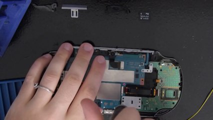 Trying To Fix My Broken Vita - 16 Bit Extra