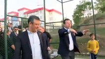 Özgür Özel ve Ekrem İmamoğlu Osmaniye'de çocuklarla futbol oynadı