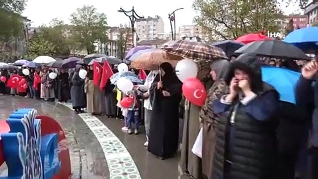 Kütahya'da İsrail saldırılarına karşı 'El Ele Gazze Şeridi' eylemi düzenlendi