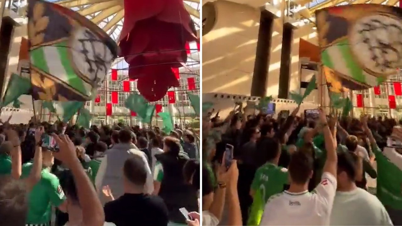 La afición del Betis irrumpe en el hall del hotel de concentración antes del derbi