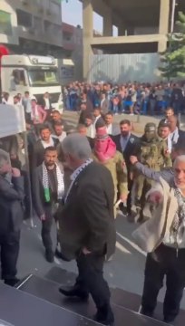 Ümit Özdağ, HÜDA PAR'ın mitinginde Hamas üyelerini andıran kıyafetlerle sahneye çıkanları paylaştı: Yapılan suç, savcıları göreve çağırıyoruz