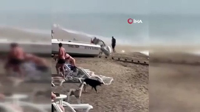 Antalya'da hortum paniği! Denizde başladı, sahile gelip ortalığı birbirine kattı