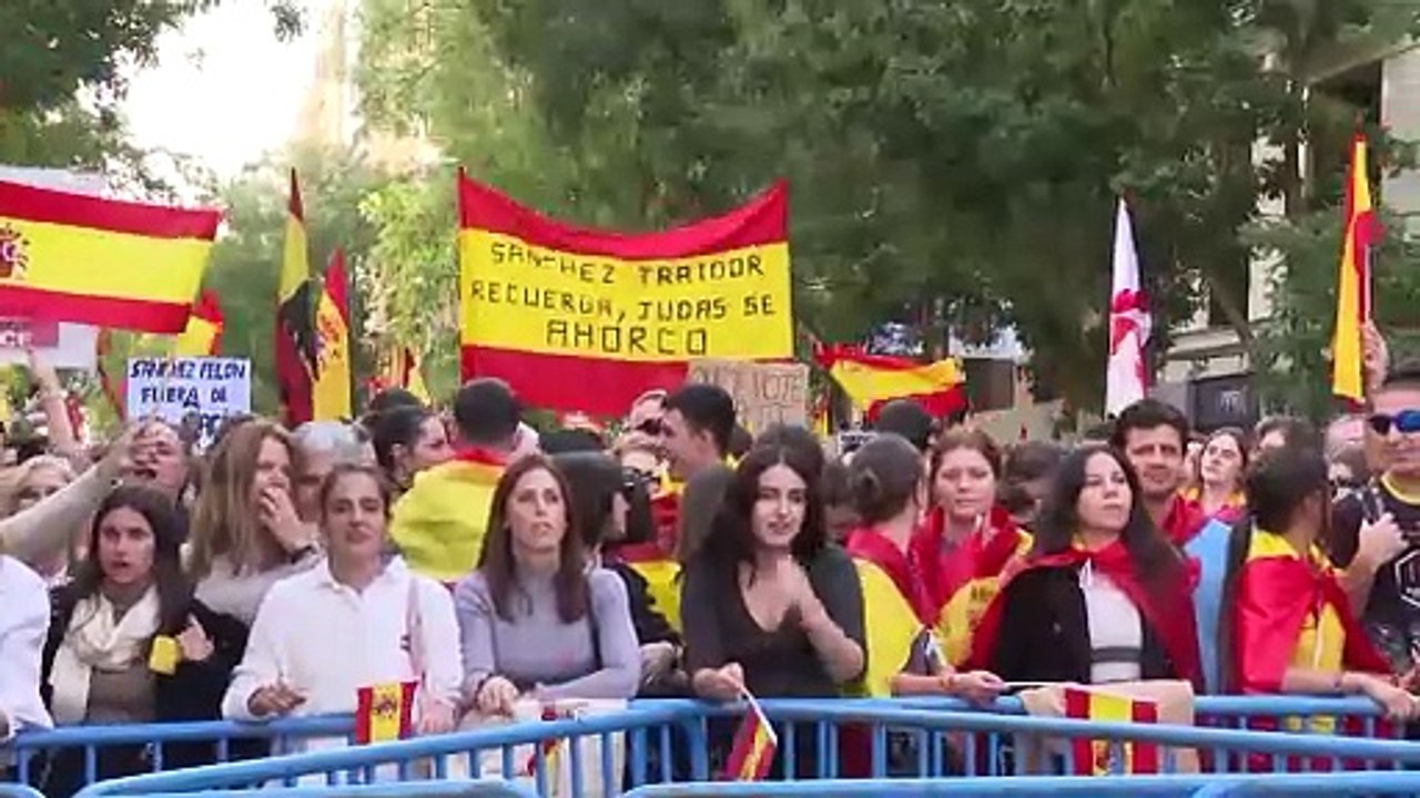 Más de 3.000 personas se concentran en Ferraz en la décima jornada de protestas contra la amnistía