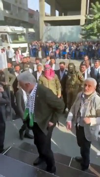 Ümit Özdağ, HÜDA PAR mitinginde Hamas üyelerini andıran kıyafetlerle sahneye çıkanları paylaştı: Yapılan suç, savcıları göreve çağırıyoruz