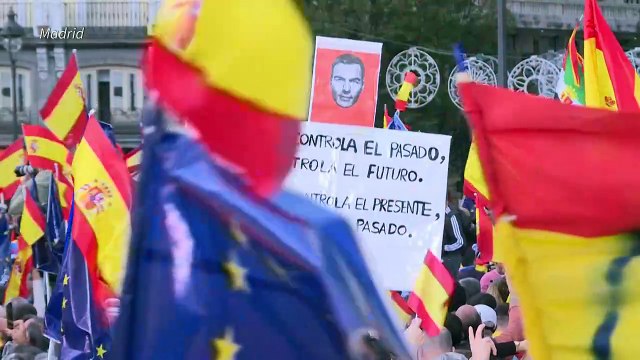 Derecha en España se manifiesta contra Sánchez y amnistía de independentistas catalanes