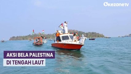 Aksi Emak-Emak Bela Palestina di Tengah Laut Merak Banten