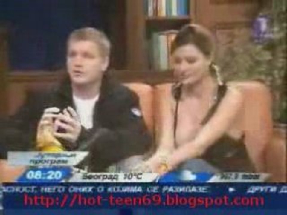 HUGE CHESTED BUSTY BABE HOT GIRL TINY TOP NIP SLIP