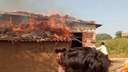 बांसवाड़ा: आतिशबाजी दौरान घर में लगी आग, मची अफरा तफरी, देखे कैसे पाया काबू?