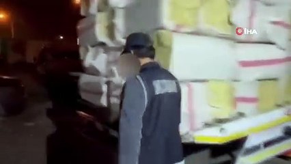 Osmaniye'de saman yüklü tırda kaçak sigara ele geçirildi