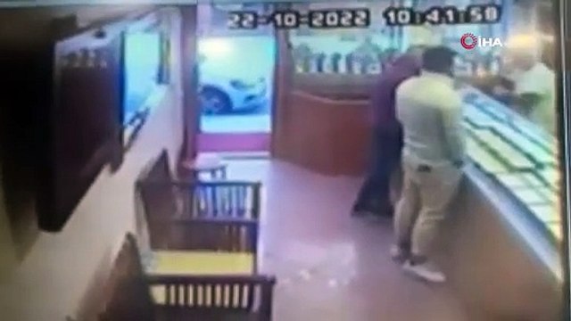 66 yaşındaki komşusunun bileziklerini yağmalayıp boğazını keserek öldüren sanığa müebbet ile 15 yıla kadar hapis talebi