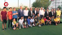 Özgür Özel ve Ekrem İmamoğlu çocuklarla futbol oynadı! Kahkahalara boğan 'halı saha' sorusu...