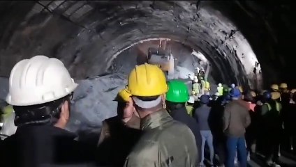 Trabalhadores soterrados em túnel no norte da Índia