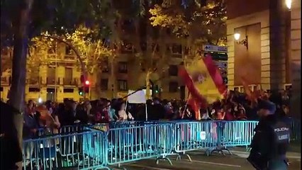 Más de mil personas protestan por décima noche contra la ley de amnistía en Ferraz