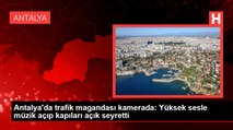 Antalya'da trafik magandası kamerada: Yüksek sesle müzik açıp kapıları açık seyretti