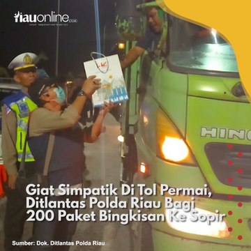 Giat Simpatik Di Tol Permai, Ditlantas Polda Riau Bagi 200 Paket Bingkisan Ke Sopir