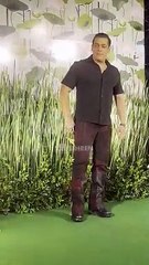 Salman Khan का Arpita Khan की दिवाली पार्टी में दिखा हैंडसम लुक