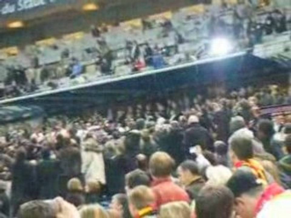 PARIS SOULEVE LA COUPE