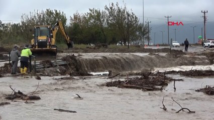 Çanakkale'de sağanak; Kepez deresi taştı