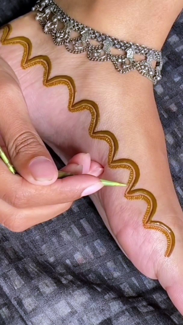 Simple Mehndi Foot Designs Fashion Celebrity: Top 22 Easy To Copy And