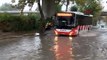 İzmir'de Sağanak Yağış: Cadde ve Sokaklar Su İle Doldu