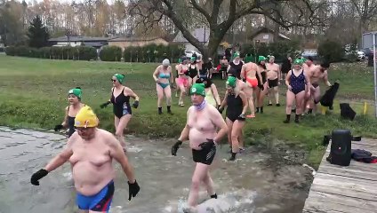 Rozpoczęcie sezonu zimnych kąpieli w Łobżenickim Klubie Morsa