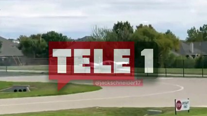 ABD'de havalanan uçak karayolunda otomobile çarptı