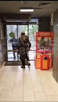 - Полицию ждем! - Да мне пох*ю! Я только с войны.