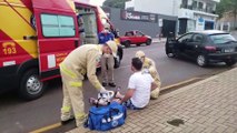 Colisão entre Peugeot e Celta no Centro deixa duas pessoas feridas