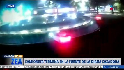 Camioneta de lujo termina en la fuente de la Diana Cazadora