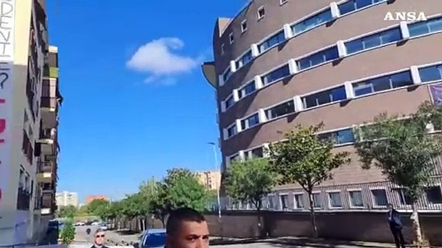 Napoli, maxi striscione per Mattarella: Presidente, Scampia vuole tutto