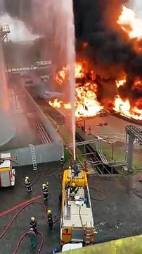 Risco de explosão e fumaça tóxica: incêndio em depósito de combustíveis deixa Chapecó em alerta