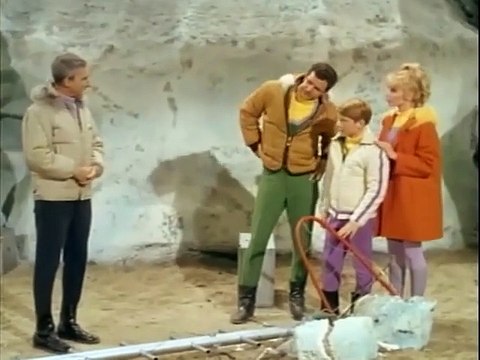 Perdidos en el espacio Temporada 3 capitulo 14 Castillos En El Espacio