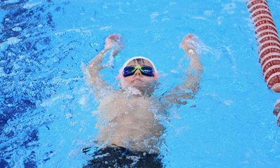 Bursa'da minik yüzücüler kulaçlarını Atatürk’ü anmak için attı