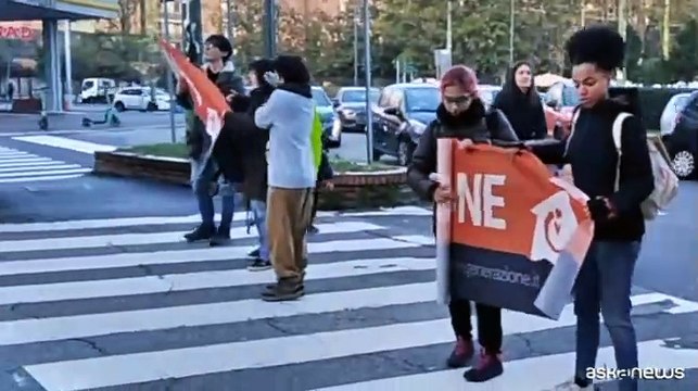 Blocco delle strade per il clima, tensione a Cagliari e Milano
