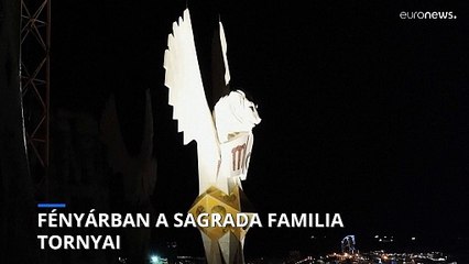Fényárban a Sagrada Familia tornyai